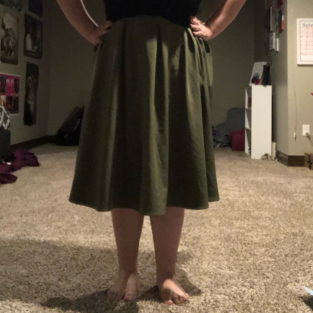 Green midi length women’s skirt